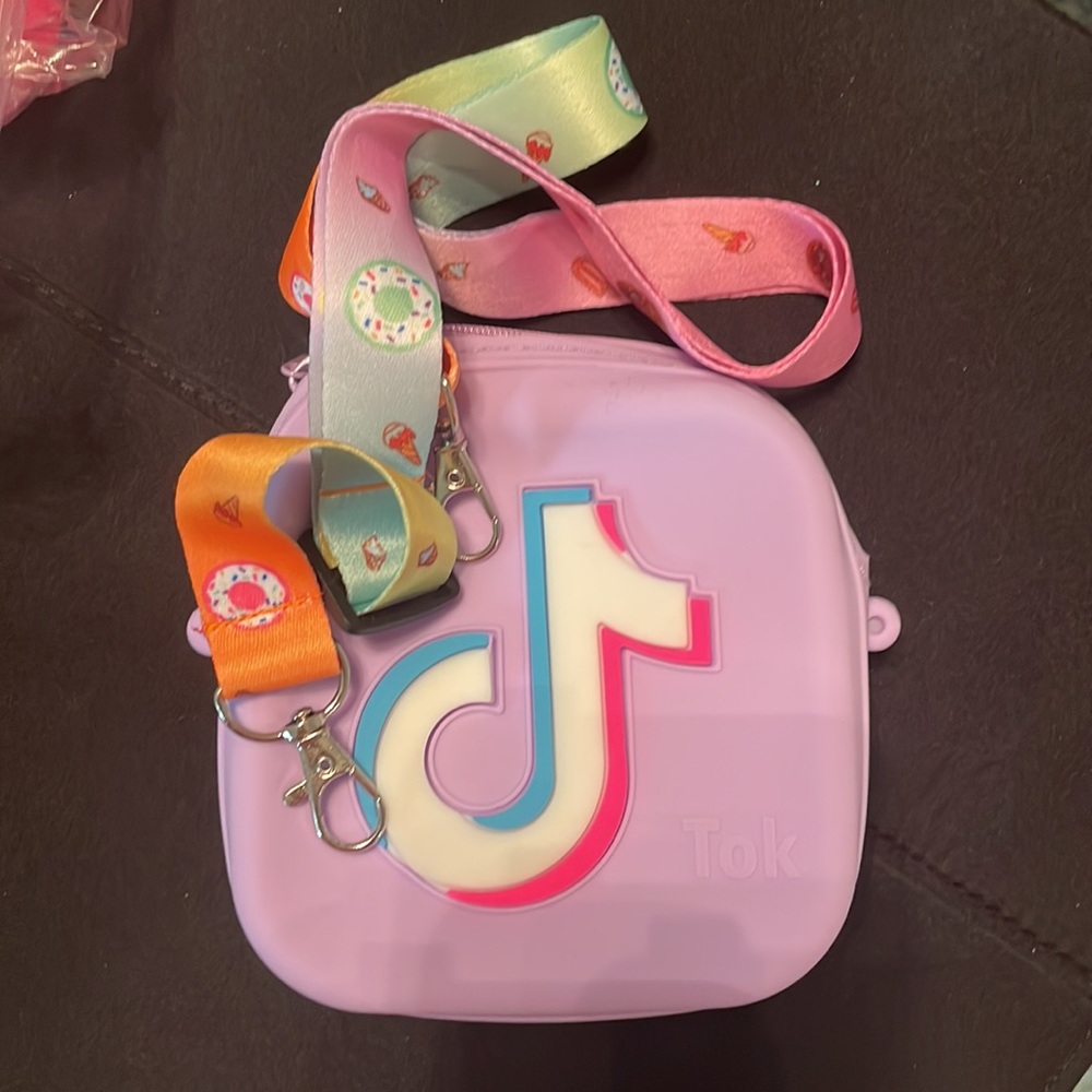 NEW purses 👛 (3 purses) - Picture 2 of 3